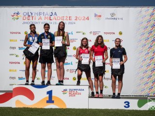 ODM 2024 - Atletika - medailový ceremoniál - Straková Natálie, Adéla Fejfarová, Eliška Maříková, Soňa Berková, Adéla Bucková, Simona Lomská