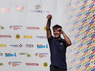 ODM 2024 - Atletika - medailový ceremoniál - Daniel Gasiúnas-Demčenko převzal zástupce