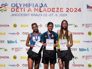 ODM 2024 - Atletika - medailový ceremoniál - Straková Natálie, Adéla Fejfarová, Eliška Maříková