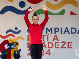 Zaripova Ekaterina (PHA) - Moderní gymnastika - sestava s obručí-juniorky (1.místo)